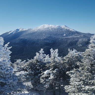 The Franconia Ridge as seen from Mount Garfield in winter