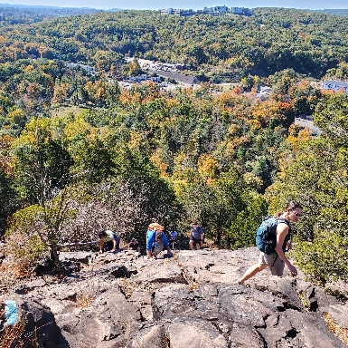 Climbing up the head on the Blue Trail